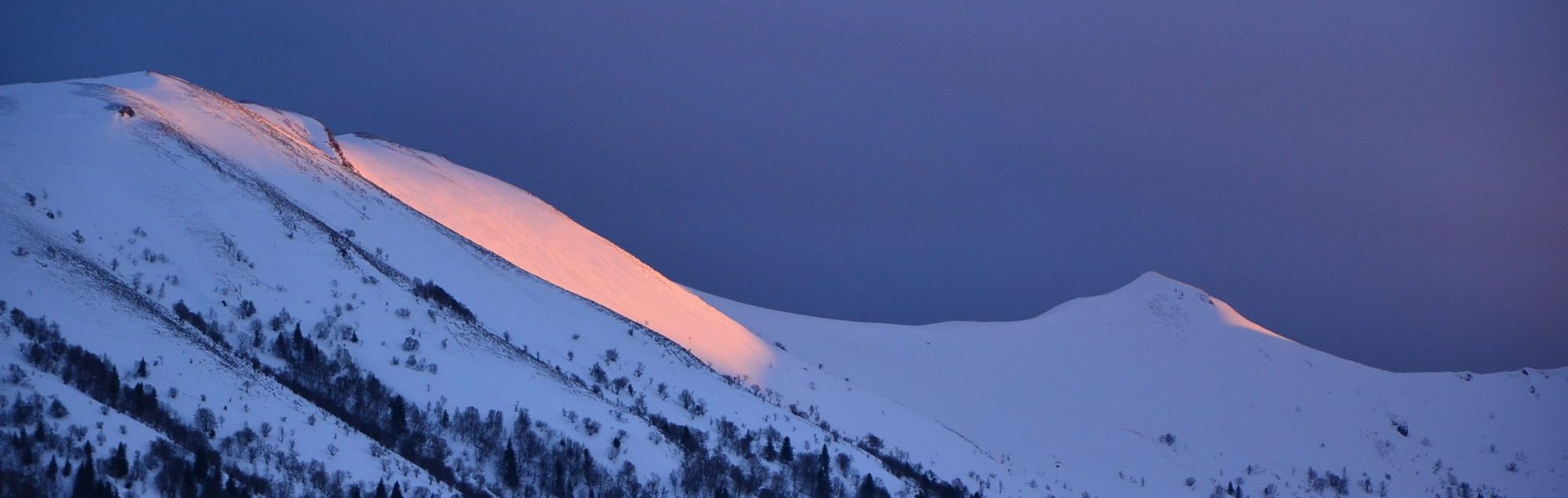 Incroyable coucher de soleil sur les crêtes. Photo ©Alta Terra