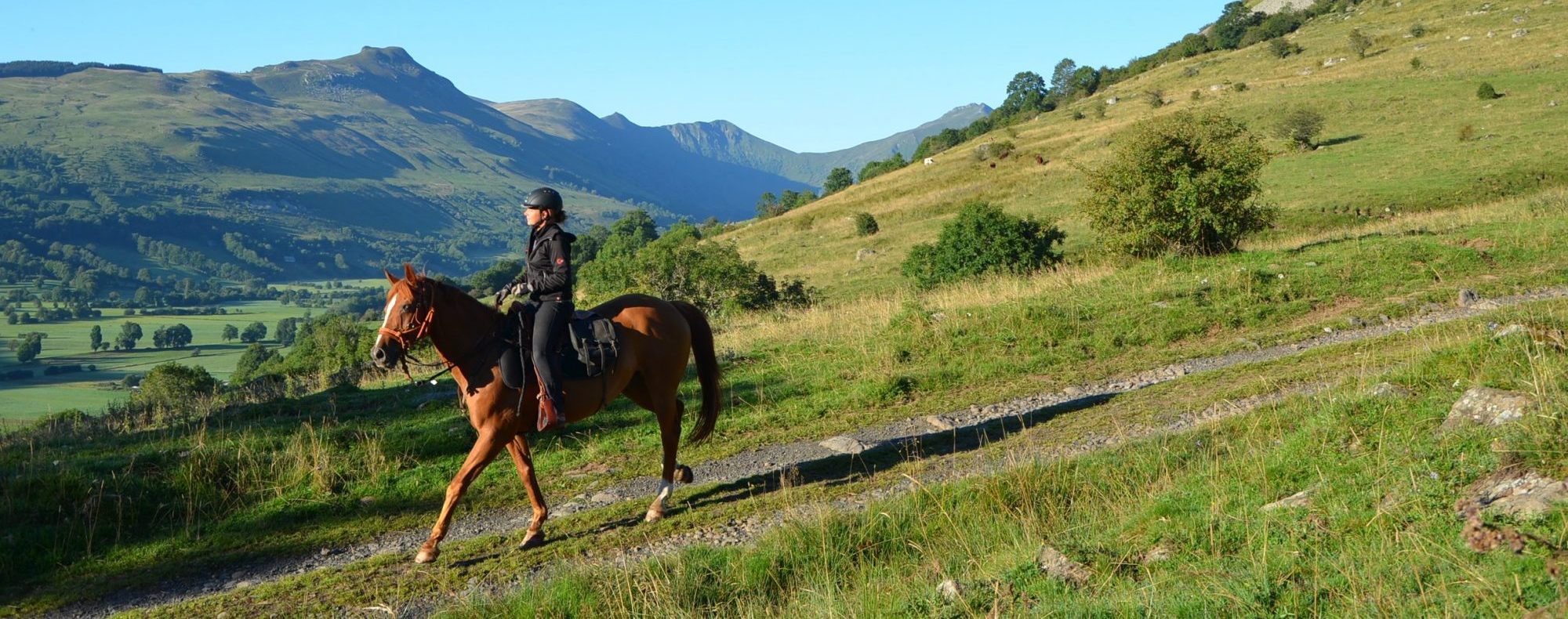 Equitation dans la vallée de la Santoire. Photo ©Alta Terra